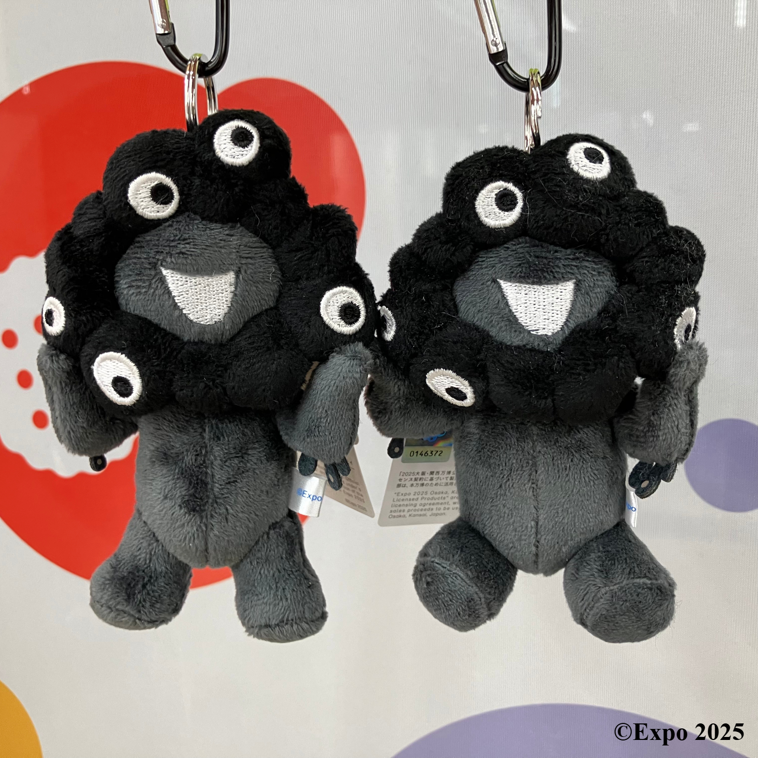 カラビナ付き黒ミャクミャク！立ちタイプ Amazon.co.jp: ミャクミャク カラビナ付きマスコット EXPO2025