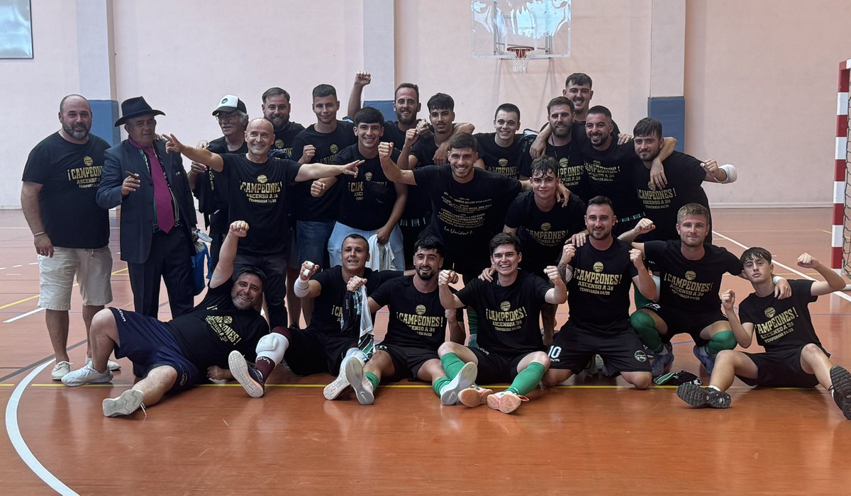 Futsalsur's tweet photo. 🪀 La provincia de Cádiz tiene un nuevo equipo en el #G17Tercera.
👍 @unionlosamigos vence al Geminis y asciende de forma brillante. 
👏 30 años después Puerto Real regresa a categoría nacional
🔝 Una gran afición sustituye a la de @UD_ALCHOYANO en la categoría https://t.co/bBp9e2ym7l
