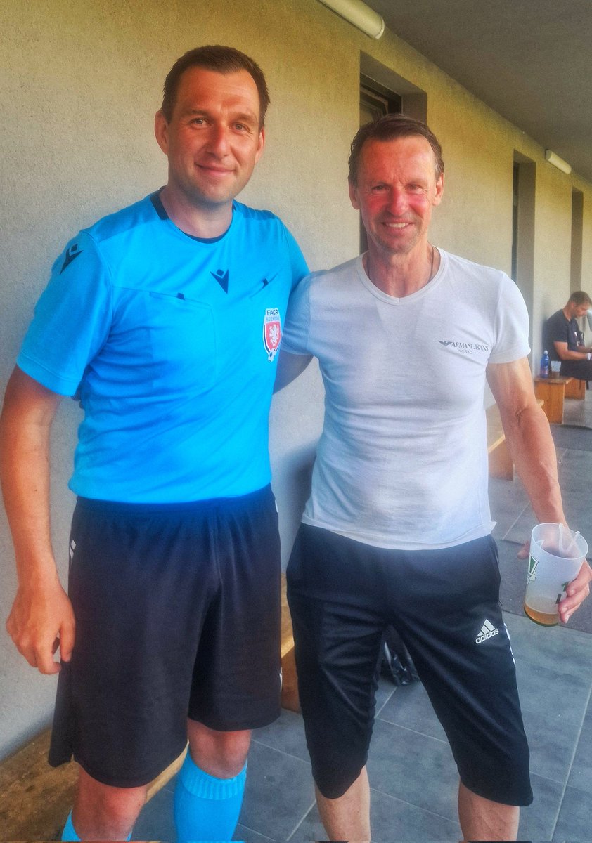 Paradni zakončení sezóny 2024/5 a zápas SIGI Teamu. 

Přežil jsem :D.

Bylo to perfekt, takový ten správný #reflife ♥️