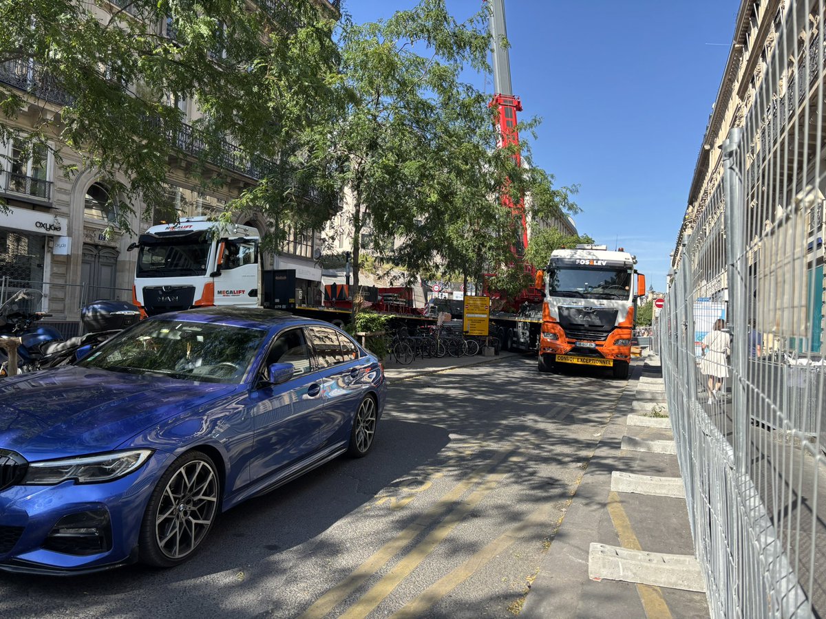 Énormes travaux rue de Turbigo… c’est justement là que sont installés mes permis de végétaliser…je vous laisse juge de l’importance des ranchs autour des arbres…<a href="/ArielWeilT/">Ariel Weil</a> , <a href="/C_Najdovski/">Christophe Najdovski</a> <a href="/cdqhbm/">Conseil de Quartier Halles Beaubourg Montorgueil</a>