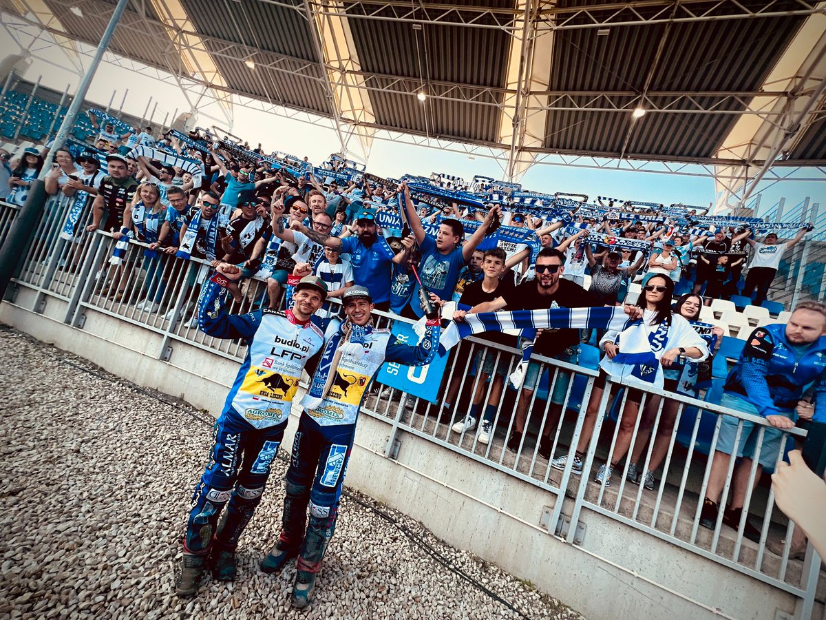 Takich trzech, jak ich dwóch, to nie ma ani jednego 😎

Zengi &amp; Koldi 🔝💪🏼

#KSUL ⚪🔵🤟🏼 #UniaLeszno #M2E #Metalkas2Ekstraliga #LODLES
