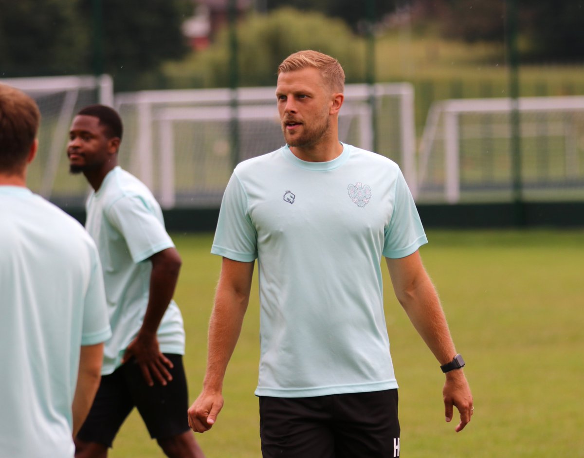 𝐓𝐇𝐄 𝐍𝐄𝐖 𝐁𝐎𝐘𝐒 𝐄𝐍𝐉𝐎𝐘𝐈𝐍𝐆 𝐓𝐑𝐀𝐈𝐍𝐈𝐍𝐆

New Trickies, Sean Cooke, Joe Davis &amp; Harry Davis all enjoying their first pre-season at the Vics.

#Trickies | #PreSeason2025 | #NonLeague