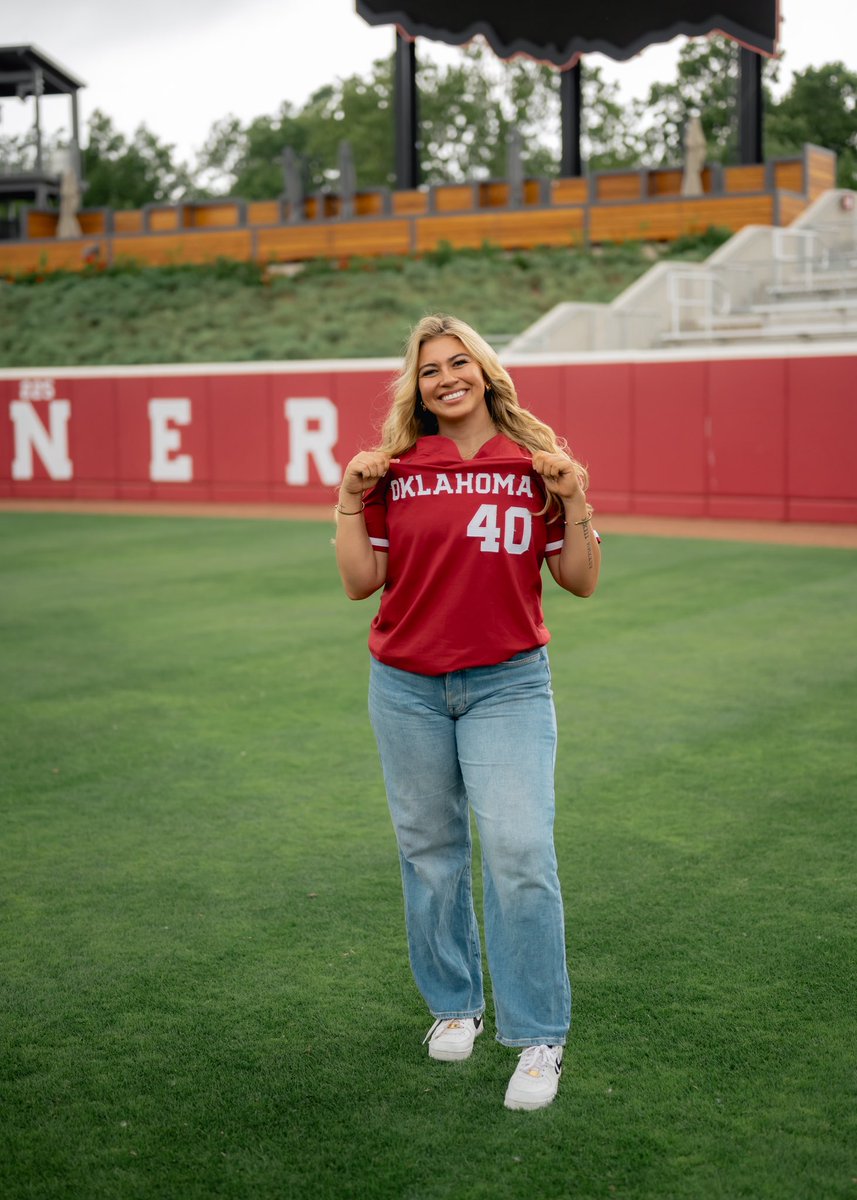 Can’t even express the amount of gratitude I have for this program , coaches and the entire university , as coach Gasso would say I walked in as a girl and leaving a woman 🥂🥂 BOOMER SOONER BABY 
#masteredthat