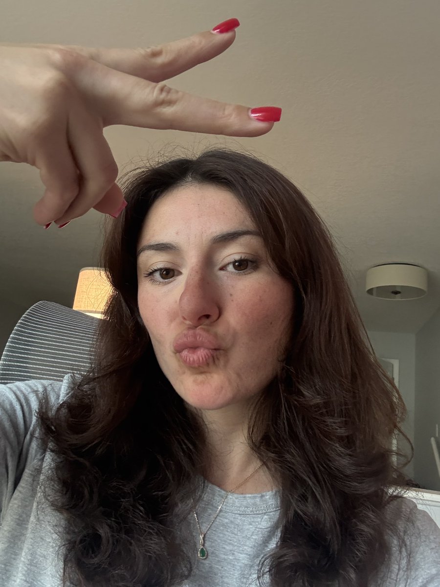 Guess whose live in this bitch 

Twitch.tv/violetlex 

Ripping some APEX I missed it