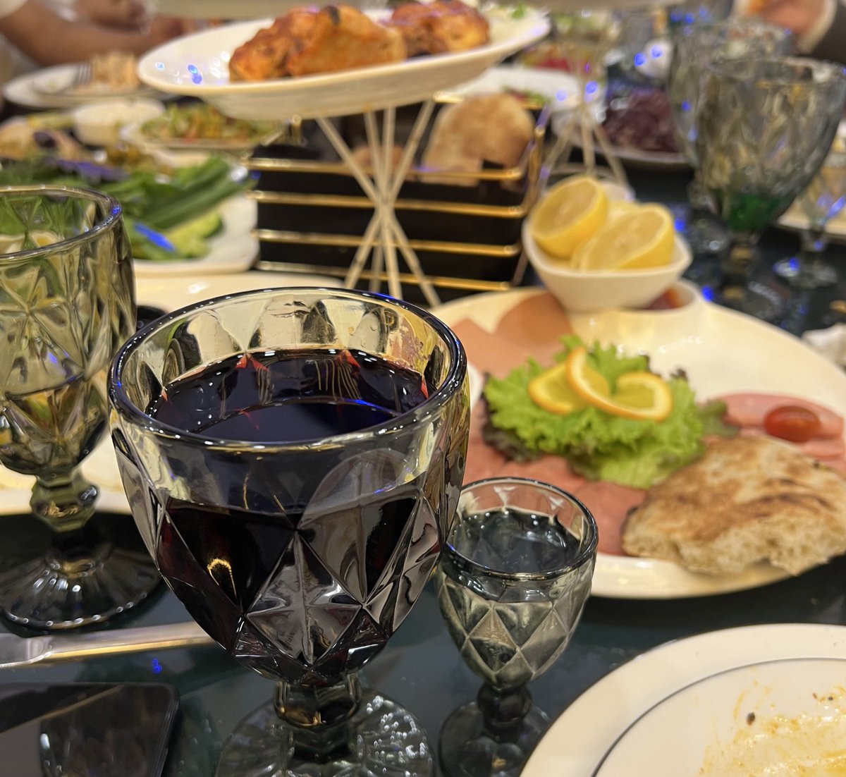 içirəm vodka şarabı
sikirəm fars arabı