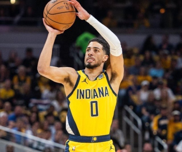 InplayPlug's tweet photo. Pregame play #1

Haliburton over 4.5 rebounds 1u (+122)

He’s zig-zagged between high/low rebounding games all series—but gets lots of opportunities. Moved well last game despite the injury so expecting heavy mins G7. Happy taking this line at +122 rather than timing a live entry https://t.co/G32F08ISeZ