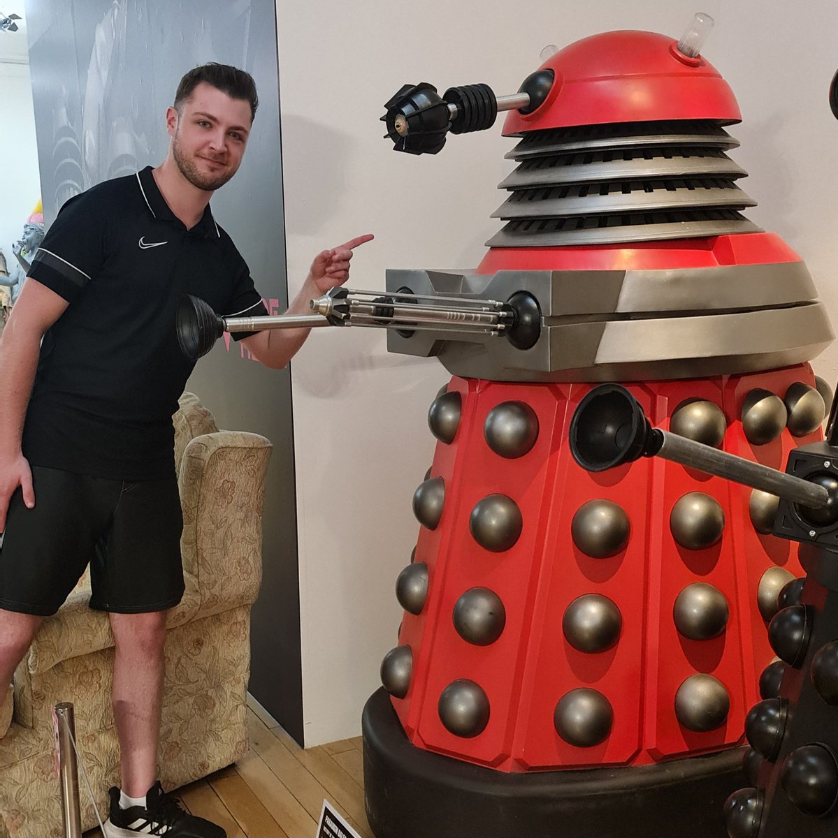 SomeBoiOnlineYT's tweet image. Had a dodge over to see @Chart_666's Dalek Drone from Doctor Who Live, which is currently on display at @PboroMuseum's "Adventures in Time and Space" exhibit.

Connor has been kind enough to allow @faeleryn to mould some parts for the next #RestorationoftheDalek episode!