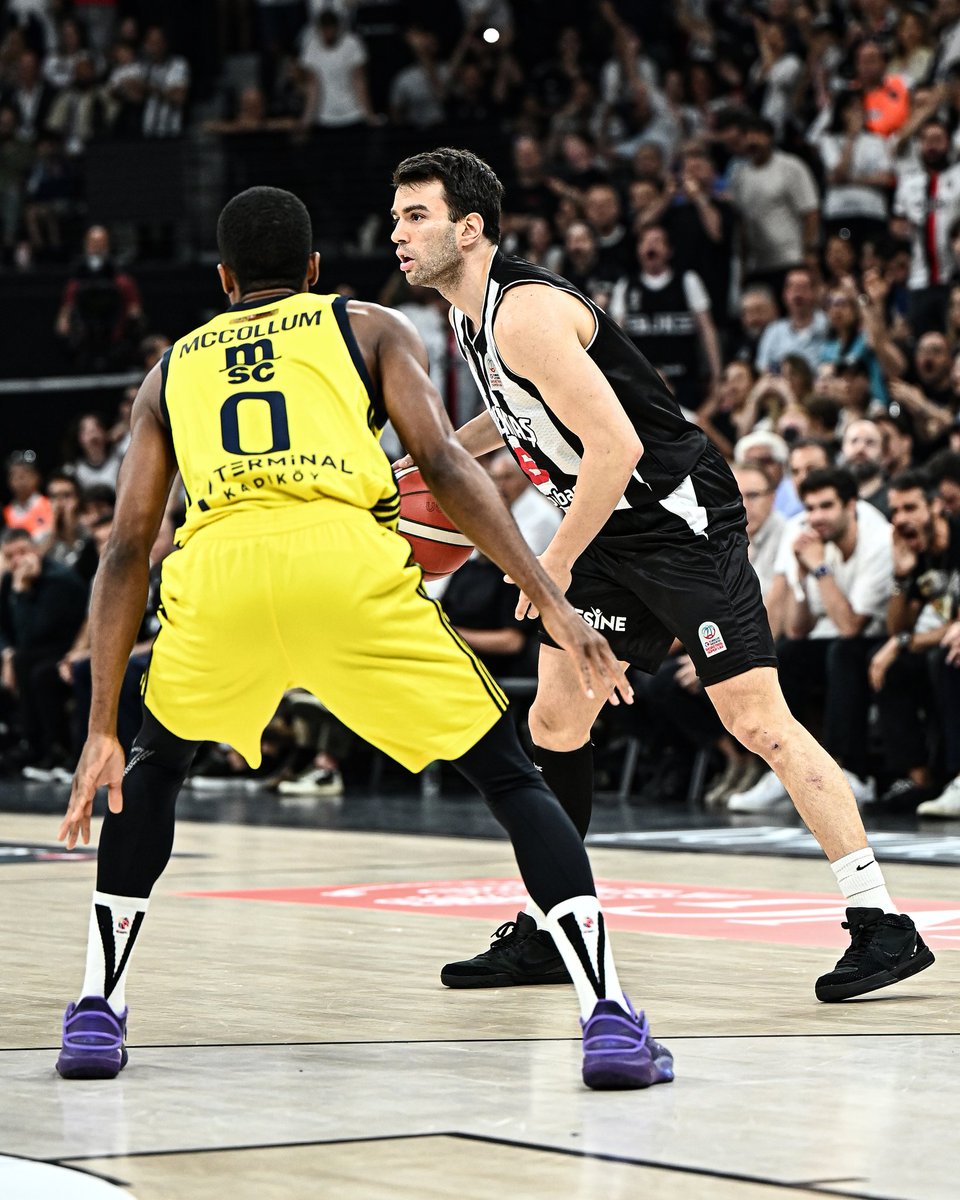 İLK YARI SONUCU
Beşiktaş Fibabanka 50-31 Fenerbahçe Beko