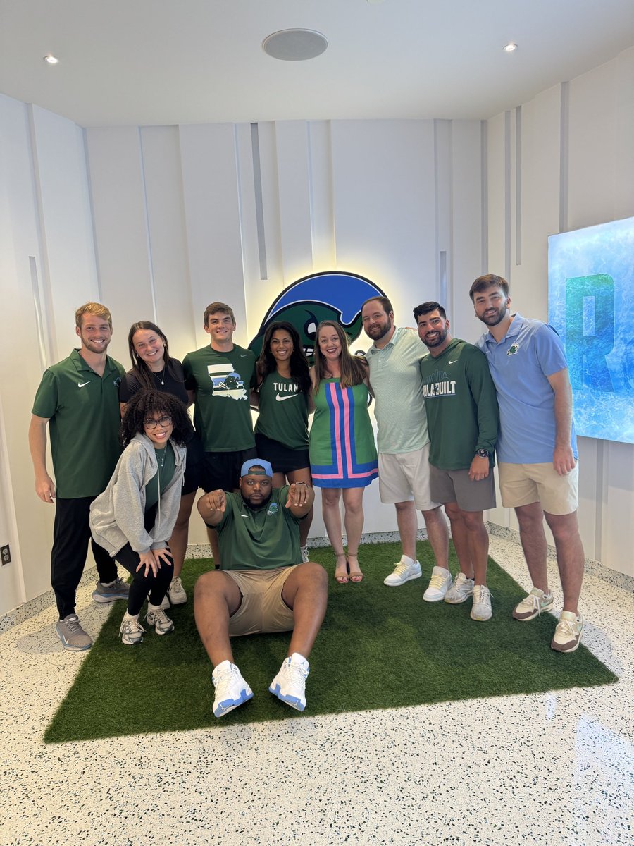 Kelly Comarda (@k_comarda) on Twitter photo Our recruiting department works so hard over the course of the recruiting calendar to help build our team. You can’t win games without good players and you don’t get good players without a great recruiting staff. THANK YOU! #RollWave🌊 <a href="/CoachSchexTU/">Kyle Schexnayder</a> <a href="/DillonHayes/">Dillon Hayes</a> Our recruiting department works so hard over the course of the recruiting calendar to help build our team. You can’t win games without good players and you don’t get good players without a great recruiting staff. THANK YOU! #RollWave🌊 <a href="/CoachSchexTU/">Kyle Schexnayder</a> <a href="/DillonHayes/">Dillon Hayes</a>