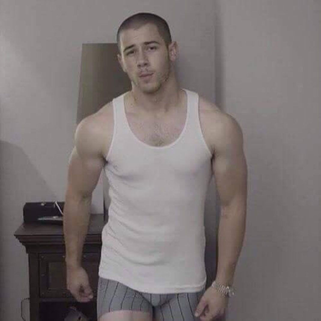 notgwendalupe's tweet photo. nick jonas https://t.co/4ZaCA68zu2
