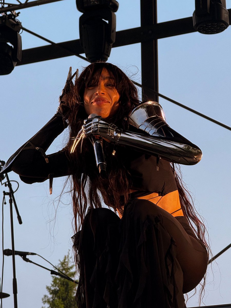 ☽ chloë ☾ 🍉 tweet media