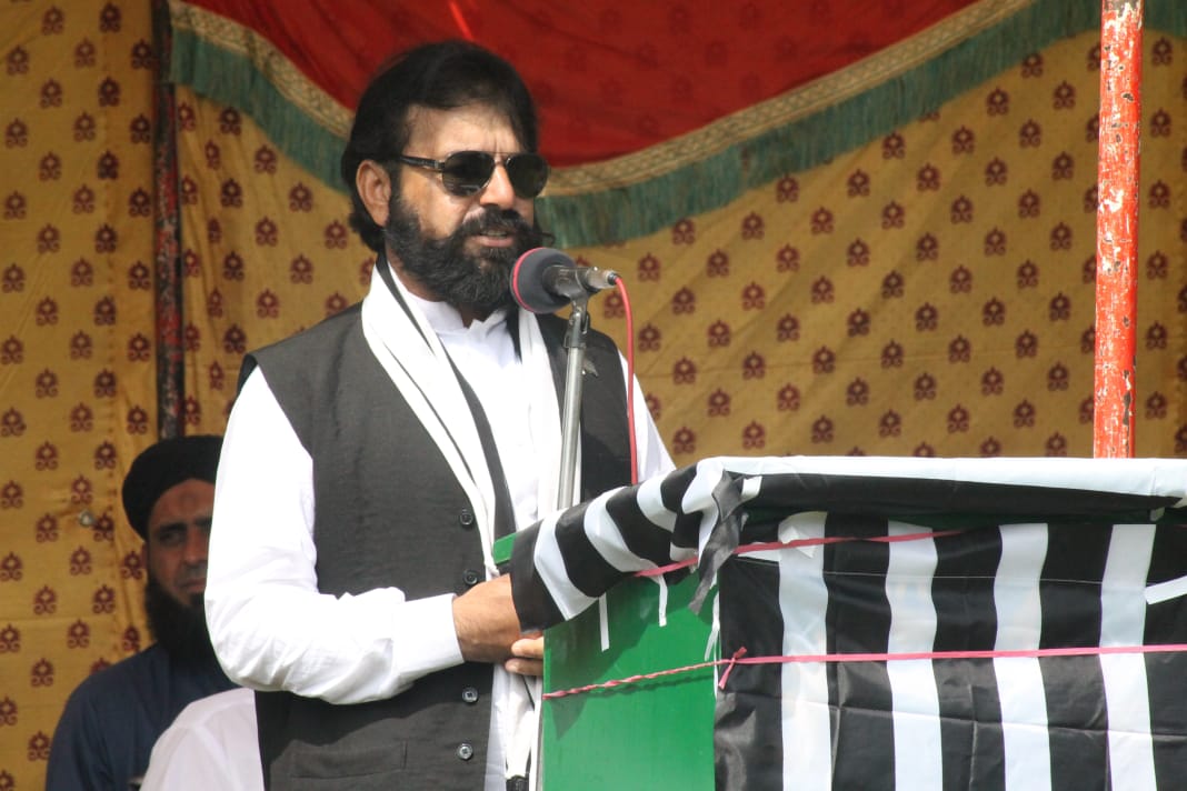 حالت امن کا ھو یا جنگ 
ہم رہے گے مولانا فضل الرحمن صاحب کے سنگ 

جس جس بھائ  نے اس پوسٹ کو ری ٹویٹ کیا میں انکو فالو کرونگا اگر چھ وہ کوئی بھی ہو  

دیکھتے ہیں  کل تک کتنے بھائیوں کو مجھے فالو کرنا ہے