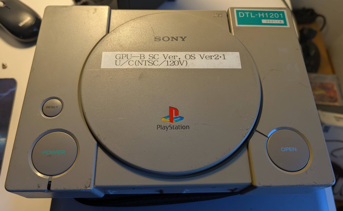 Sony changed the GPU/Vram on the PS1 models once.
Here is a Prototype PU-9 where you can see the engineering sample of the new GPU/Vram spot. The Bios is still from the H1100 #development #sony #playstation