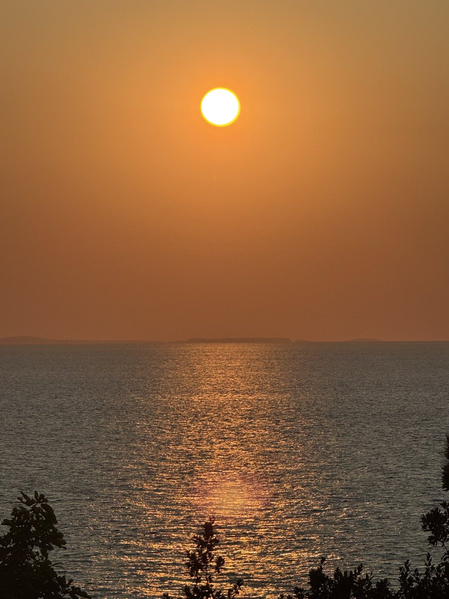 Non so te,
ma io senza te
sono come una canzone che dimentica le parole…
#pensieri