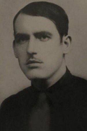 «No nos importa colaborar con los rojos si aceptan la Patria. La lucha es contra el capital, no contra el trabajador engañado.»

~Ramiro Ledesma Ramos, La Conquista del Estado.