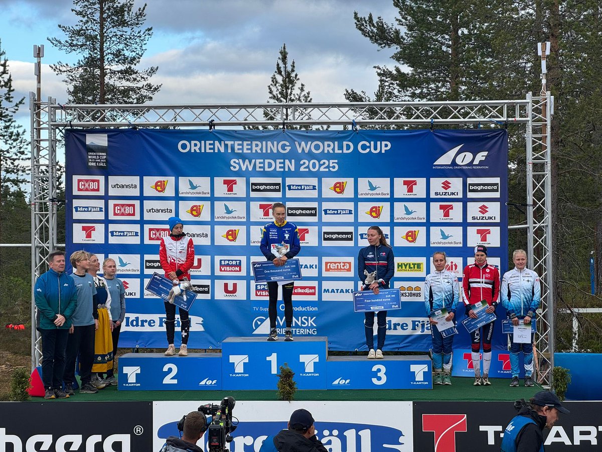 Upea suomalaispäivä Idren maailmancupin keskimatkalla!

Amy Nymalm nelänneksi, Lotta Karhola kuudennelle sijalle ja Inka Nurminen kahdeksas!

Miehissä Touko Seppä sijalle 13 ja Aaro Aho 17!

suunnistusliitto.fi/2025/06/amy-ny…

Kuva: Anders Åkerman