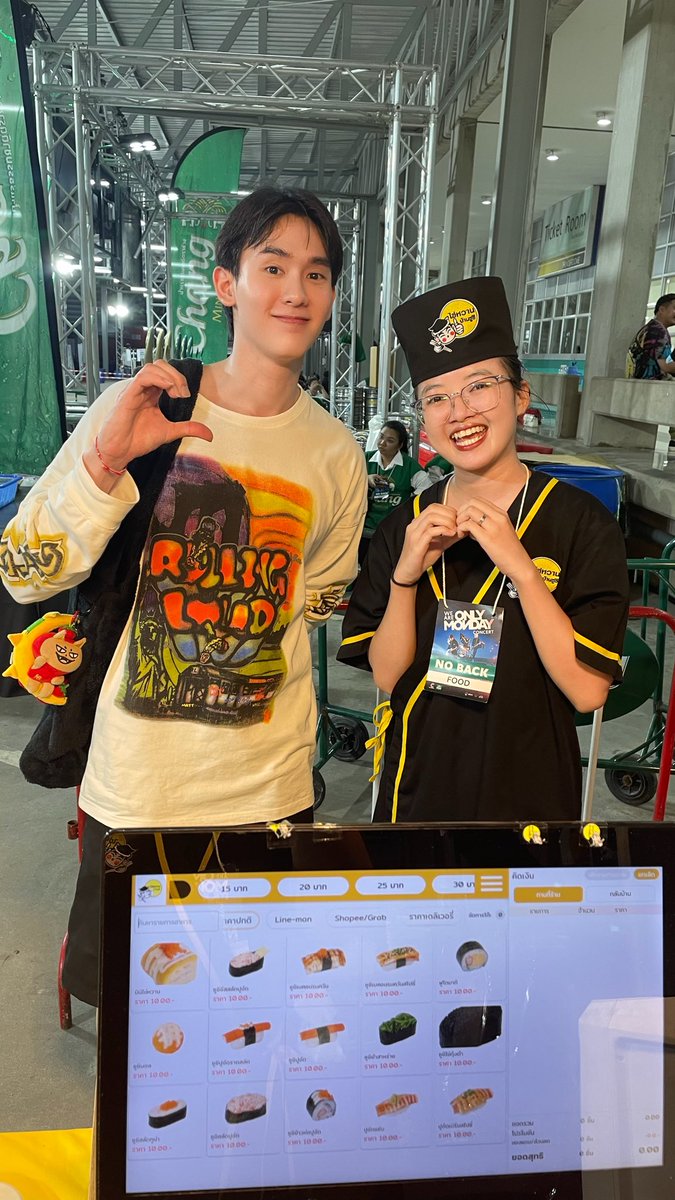 เจอพี่บุ๊คครั้งแรกที่งานคอนเสิร์ต<a href="/kasibook/">น้องอาร์ม (ปลูกผลเขือเทศ) ⚙️ (N’ARM) EE47</a> กรี๊ดดดดดดดดดด น่ารักเหมือนตุ๊กตาเลย สิ่งที่เกินคาด คือพี่บุ๊คปลดtomafox ไห้เองกับมือ ปลดจากกระเป๋าตัวเองเลย ชั้ลไม่ไหว ใจเหลวไปหมดดดด ทิ้งท้ายประโยคว่า “ฝากดูแลต่อด้วยน๊าพร้อมยิ้มหวานไห้ทีนึง” 🫠🫠🫠 #ฟอสบุ๊ค