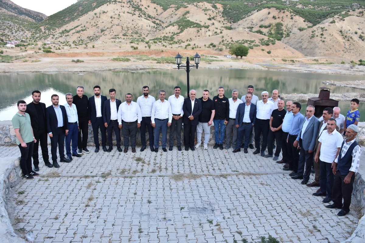 📍Arıcak | Üçocak

İl Gençlik Kolları Başkanımız Sn. Koray Adsız, Arıcak İlçe Başkanımız Sn. Tevfik Üstündağ, Üçocak Belediye Başkanımız Sn. Yılmaz Yegül ve beraberimizdeki heyetle birlikte;

Üçocaklı hemşehrilerimizle bir araya gelerek samimi bir atmosferde sohbet ettik.