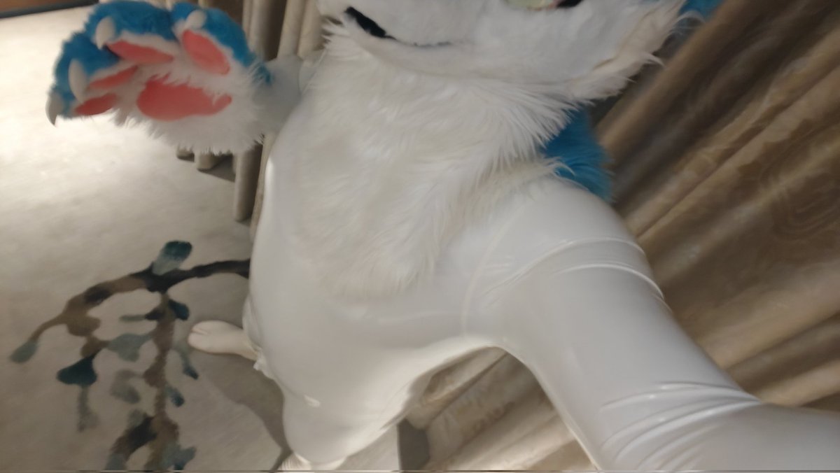 xuewei07's tweet image. 急了，先偷溜几张