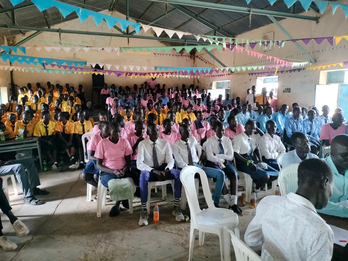 ICRC_SSudan's tweet image. About 400 students from four schools in Malakal, #SouthSudan, participated in various debates hosted by the @SSRCS this week to discuss the causes and consequences of conflict-related #SexualViolence, including the stigma faced by survivors.
#EndRapeInWar. #SSoT.