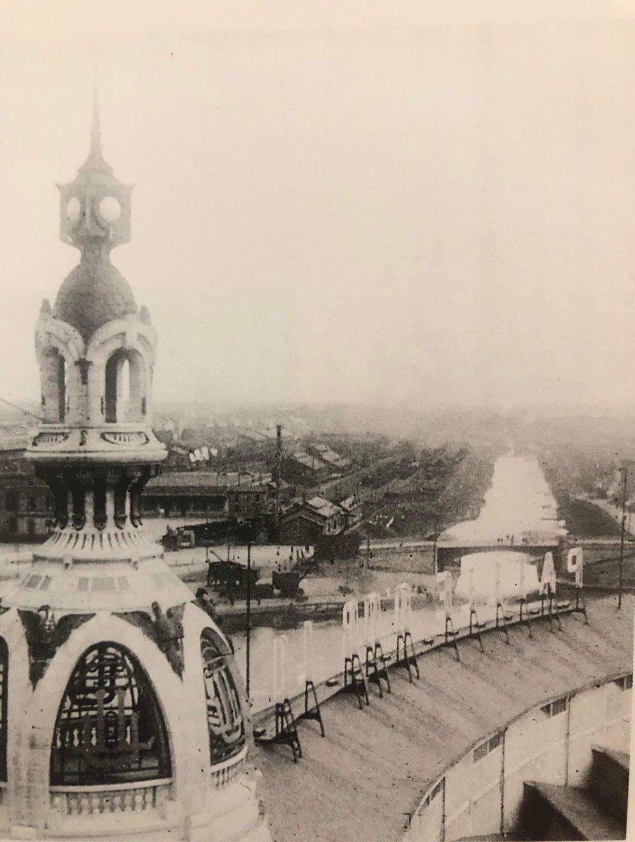 #Nantes, une des tours LU, au fond l’étier de Mauves (qui donnait sur l’actuel bassin saint-Félix et qui sera comblé), près de la gare #Bretagne vers 1910