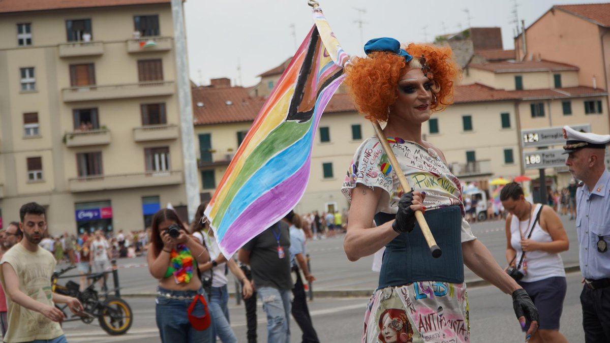 Luce_news's tweet image. 🔴 Essere queer oggi è anche un atto politico. E il Toscana Pride lo ricorda a tuttə luce.lanazione.it/attualita/prid… #ToscanaPride #Pride2023