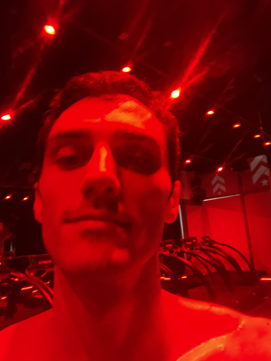 _ConnorSweeney's tweet image. Have thrown up from a workout 3 times in my life
Did not expect one of them to be a Barry’s lockerroom in the upper west side but here we are
Hit 18mph tho, new pr