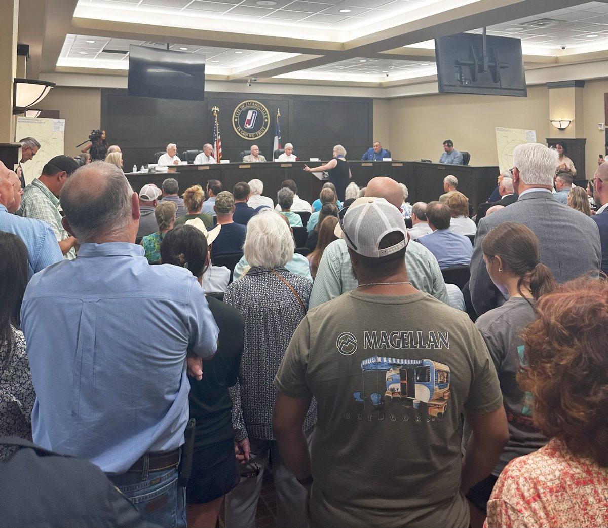katwallfortexas's tweet photo. Jacksonville Courthouse โ Community in Action
I was honored to stand alongside local residents to protest against the approval of wells being drilled into our shared aquifer.
Thank you to everyone who showed up to defend our water, our land, and our way of life.
#StandWithKat https://t.co/KRrrVOd1qo
