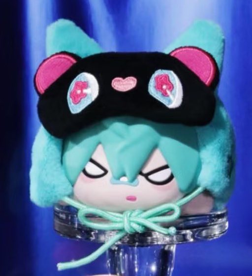 this one is the upcoming merch and it’s much larger than the blind box figure heads that have the same design