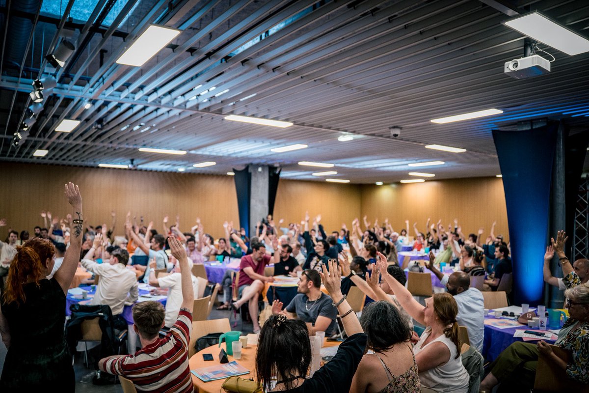 FrancoisCharr0n's tweet photo. Aujourd’hui, j’ai porté la voix des Deux-Sèvres à l’Assemblée représentative de la #FranceInsoumise. Face au capitalisme destructeur et à l’offensive réactionnaire, nous organisons la rupture : unité populaire, programme de combat, bataille des idées #OnLâcheRien #NouvelleFrance https://t.co/linACAENJK