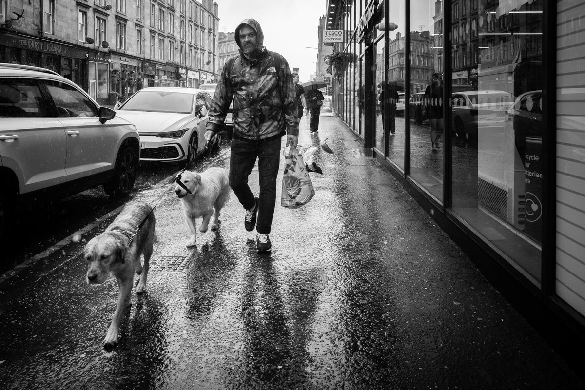 ZenoWatson's tweet image. il pleut comme une vache qui pisse. #Glasgow