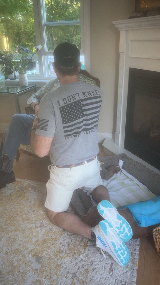 Couch_Melter's tweet photo. Hahaha unc got trolled. #whattheFUCK https://t.co/d32SyoIkKb