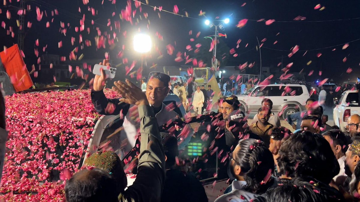 BRArsalanSheikh's tweet photo. On the auspicious occasion of the 72nd birthday of Shaheed Mohtarma Benazir Bhutto Sahiba the foundation stone for the Shaheed Mohtarma Benazir Bhutto Flyover was laid at Gadani Phaatak – a gift from Chairman Pakistan Peoples Party Bilawal Bhutto Zardari to the citizens of Sukkur https://t.co/IeuWDsY0k6