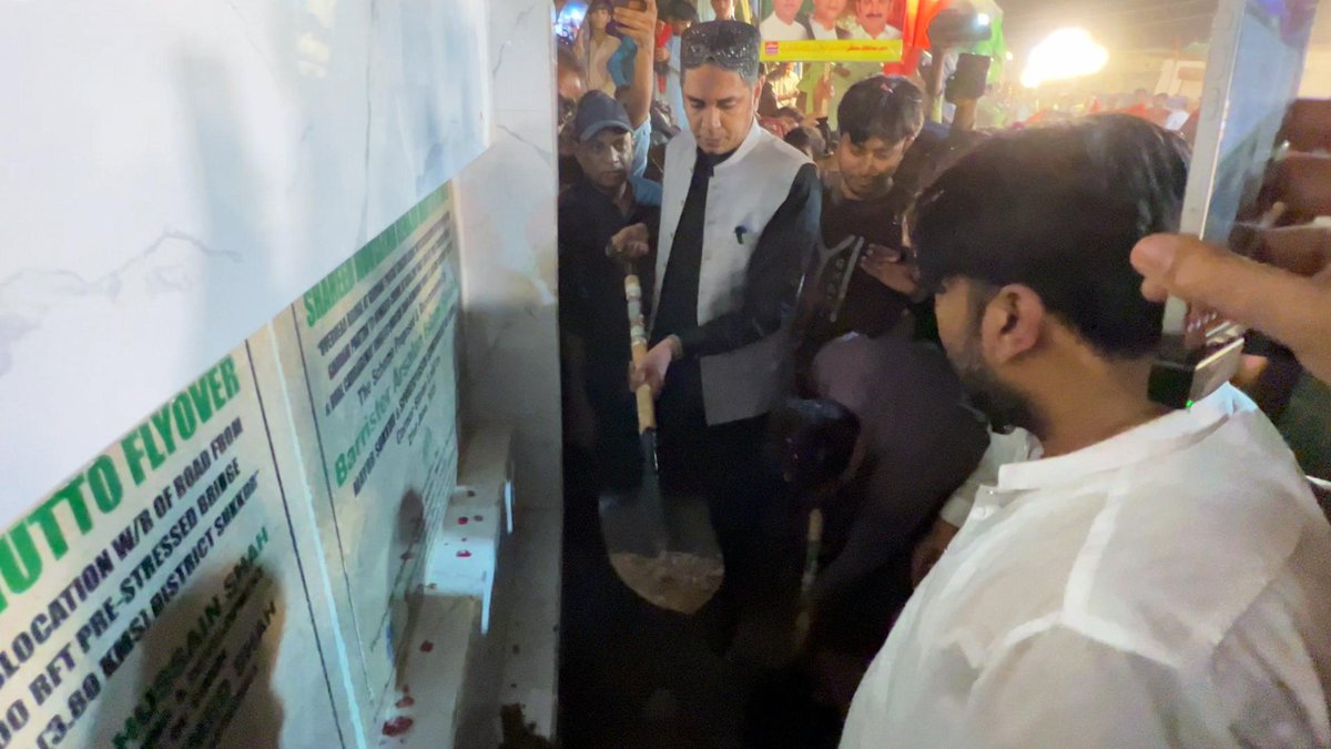 BRArsalanSheikh's tweet photo. On the auspicious occasion of the 72nd birthday of Shaheed Mohtarma Benazir Bhutto Sahiba the foundation stone for the Shaheed Mohtarma Benazir Bhutto Flyover was laid at Gadani Phaatak – a gift from Chairman Pakistan Peoples Party Bilawal Bhutto Zardari to the citizens of Sukkur https://t.co/IeuWDsY0k6