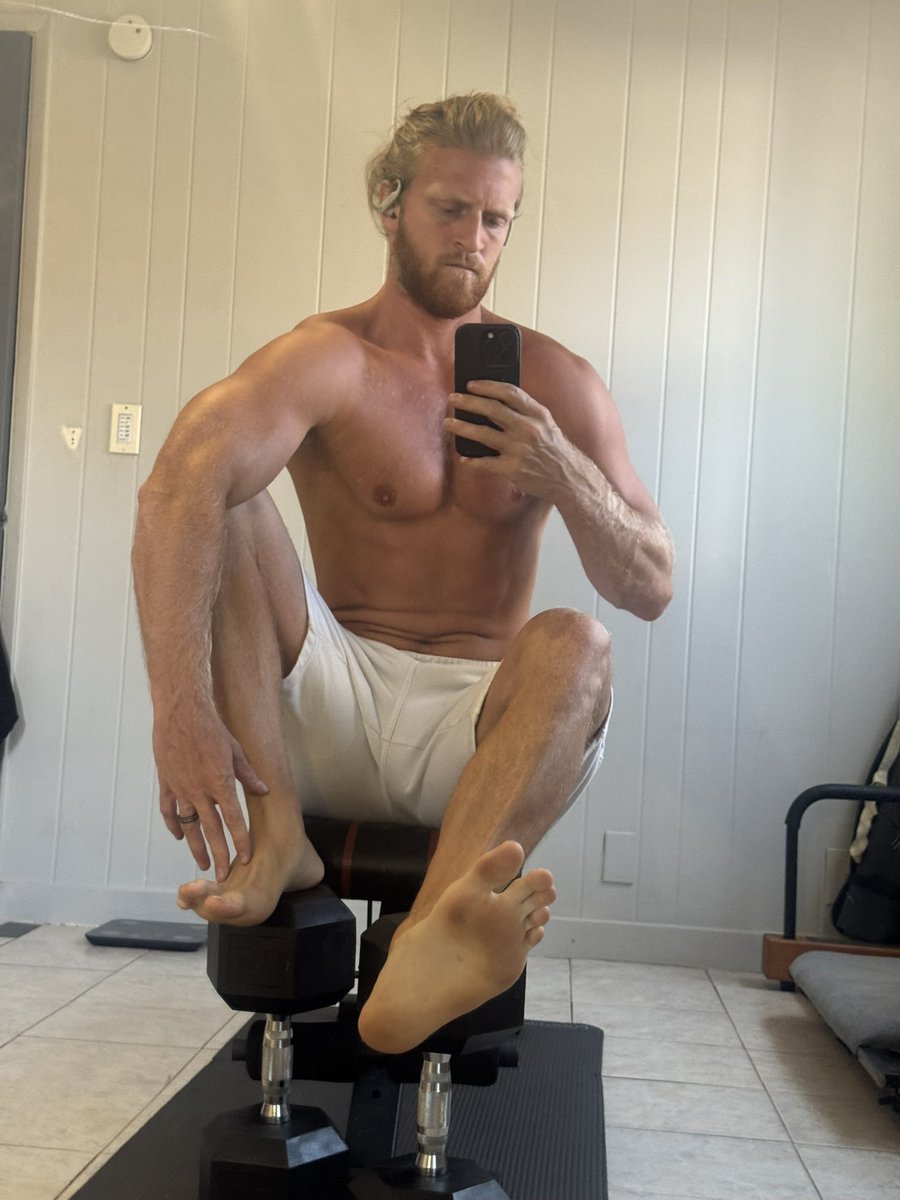 SendItAllToPaul's tweet image. Lick my size 12s