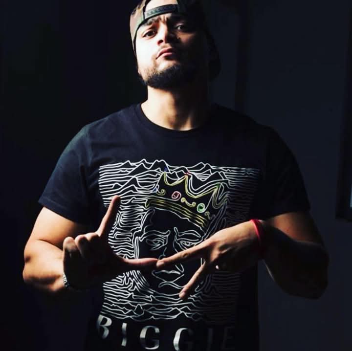 CesarxEspino's tweet image. Me and @HisNameIsFlash are going to make the most of this opportunity. We open the show against La Iniciativa. They haven't faced anyone like us before. 

¡Órele!

#GoldenFuture