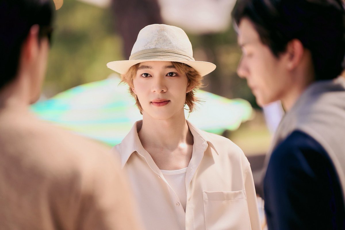 #TheNextPrinceEP8 เป็นยังไงบ้างงับ เรื่องราวต่อจากนี้จะเข้มข้นขึ้นเรื่อย ๆ แล้ว น้องนินต่อให้ตามอ้อยผู้ชาย แต่ก็ไม่วายเริ่มอยากตามหาคำตอบบ้าง อย่างการช่วยประชาชน ฝากทุกคนด้วยน้า แชร์ รีทวิต เทรนด์กันน ฝากคอมเมนต์คนละคอมเมนต์ให้พวกเราด้วยน้า อีพีนี้ภาพสวยมากหลายซีนเลยเนอะะ
What