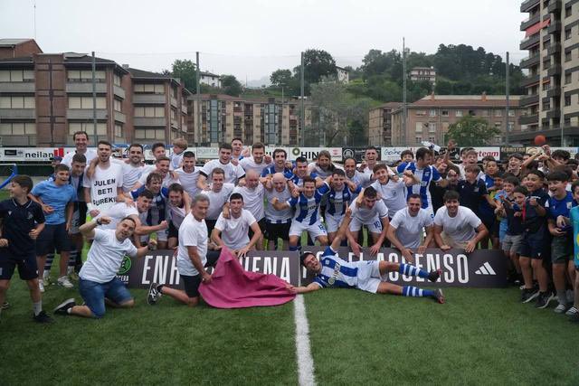 BKL-ko familia guztiaren partetik ZORIONAK <a href="/beasainke1905/">Beasain KE 1905</a> 2.RFEF-era igoera lortzeagatik, bejondeizuela!😳👏🏻

De parte de toda la familia del BKL, FELICIDADES al <a href="/beasainke1905/">Beasain KE 1905</a> por el ascenso a 2.RFEF, disfrutad!😳👏🏻

HARROTASUNA🤝