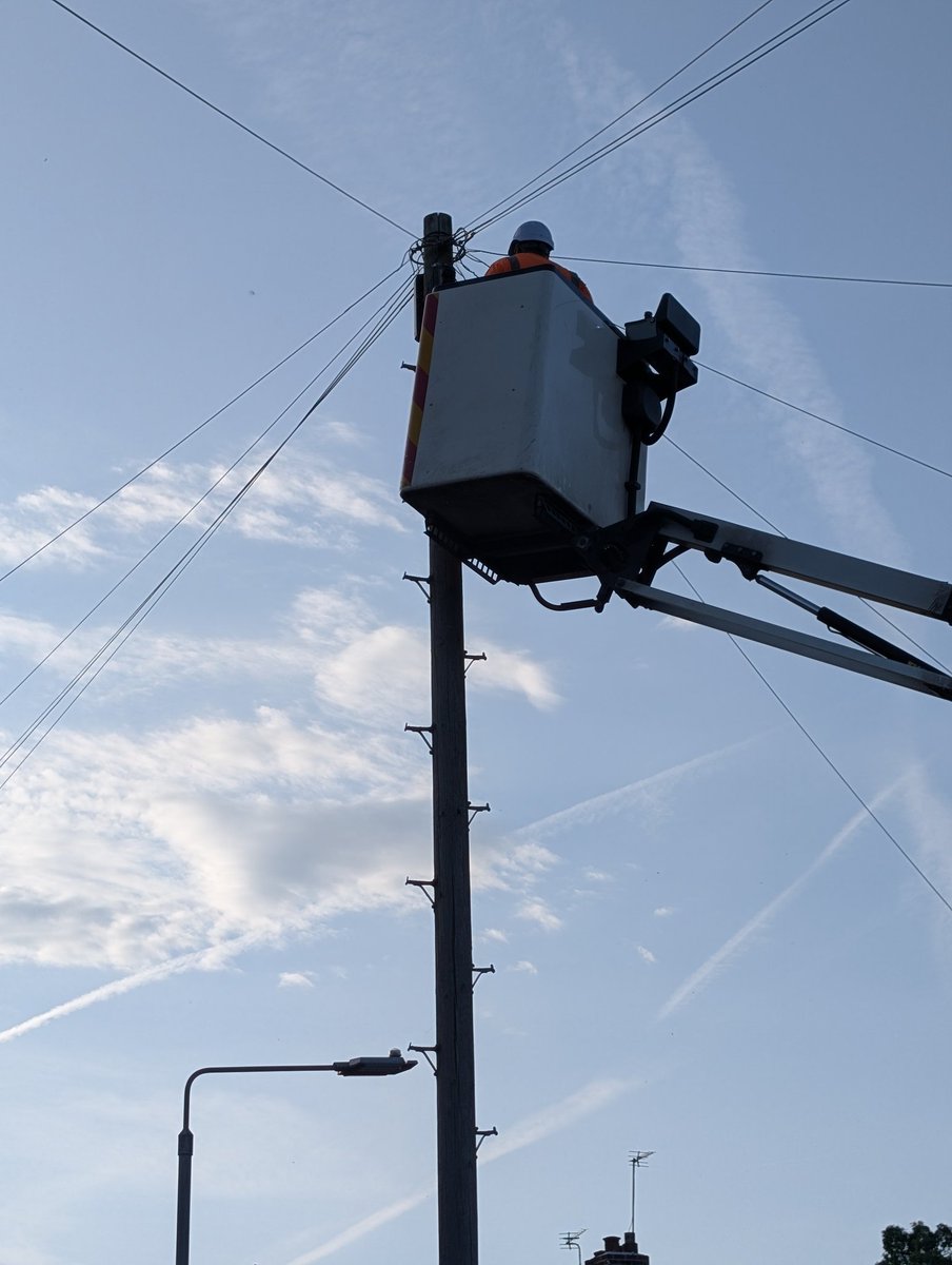 📷 He is a lineman for the county... Mapperley, Nottingham, UK