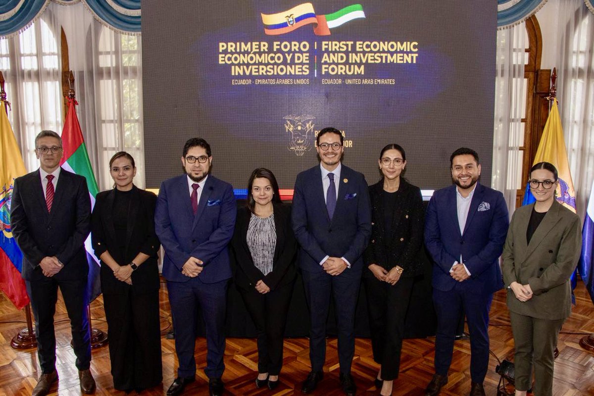 EduSuperiorEc's tweet photo. En el marco del I Foro Económico y de Inversiones Ecuador–EAU, se efectuó una reunión bilateral estratégica entre Dubai Chambers y nuestras máximas autoridades, el secretario @cesarvasquez_ec y la subsecretaria general, Carolina Villalba, además delegados de @ASESEC1 y @CEDIAec. https://t.co/V9cwSASVuy