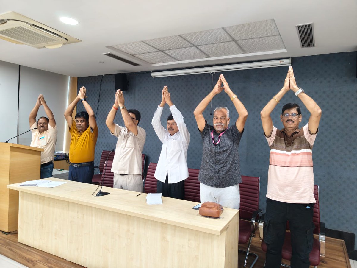 Glimpses of CWC Meeting at Harkishan Singh Surjeet Bhawan New Delhi.
Meeting Started with paying tribute to Pehalgam, Ahmedabad plan crash and Goa boat sunk deceased.
On the International Yoga Day All COB's Gesture yoga postures to spread awareness for 'करें योग रहें निरोग '।