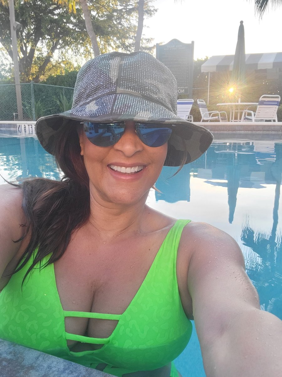 BurtonABC7's tweet image. #HelloSummer🏝🏖
##SummerTimeChi #SheReady #LetsGo #Swimming🏊🏽‍♀️