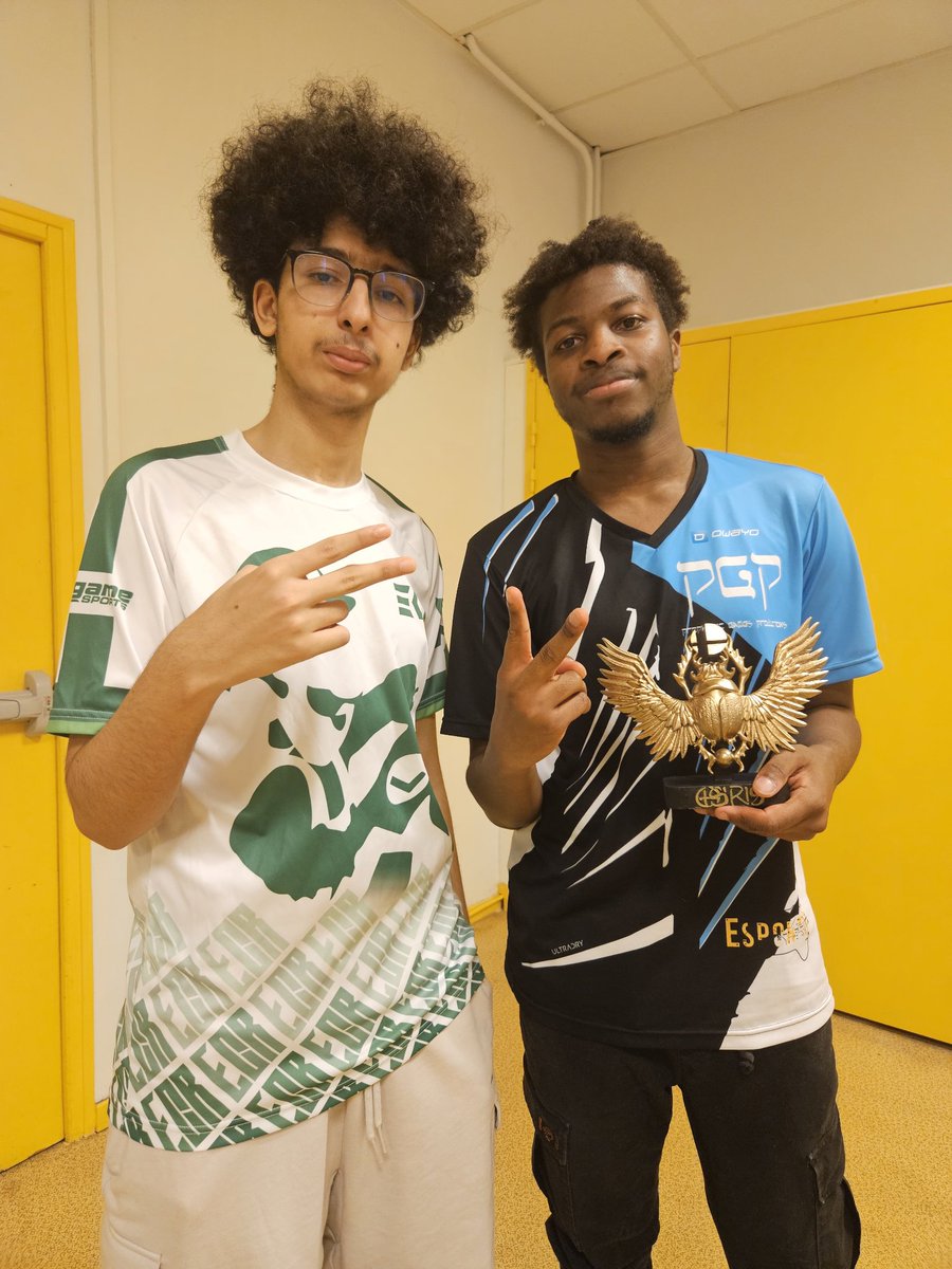 Je win l'Osiris 1v1 et 2v2 avec mon gars <a href="/Wael_SSBU/">Wael</a> !!!

Globalement vraiment content comment j'ai joué l'entraînement porte ses fruits !
Merci à <a href="/X_Arena_/">Aix Arena</a> pour le tournoi !!
Merci à tous ceux qui me supportaient !
Et merci à mon Dieu Jesus évidement !!🔥✝️