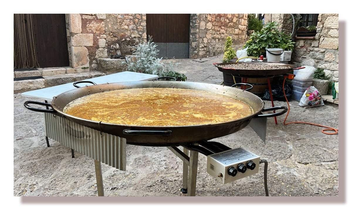 PaellersCor's tweet photo. arròs a punt de caramel....
#PaellersdeCornudella #Siurana #Priorat #Noves #CaragolsDolçosICoents #Paella https://t.co/SQvHIUYRwo