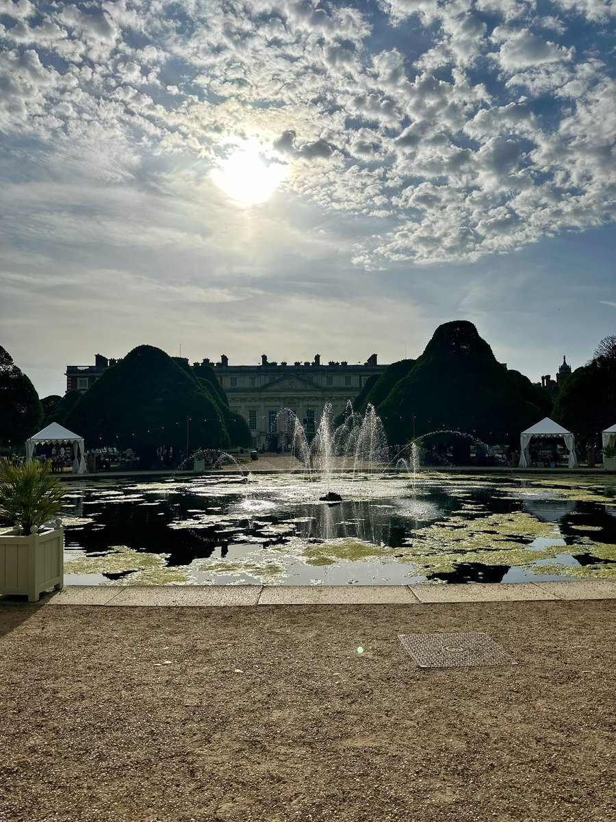 Cheers X … a very lovely evening at Hampton Court Palace <a href="/Elbow/">elbow</a>