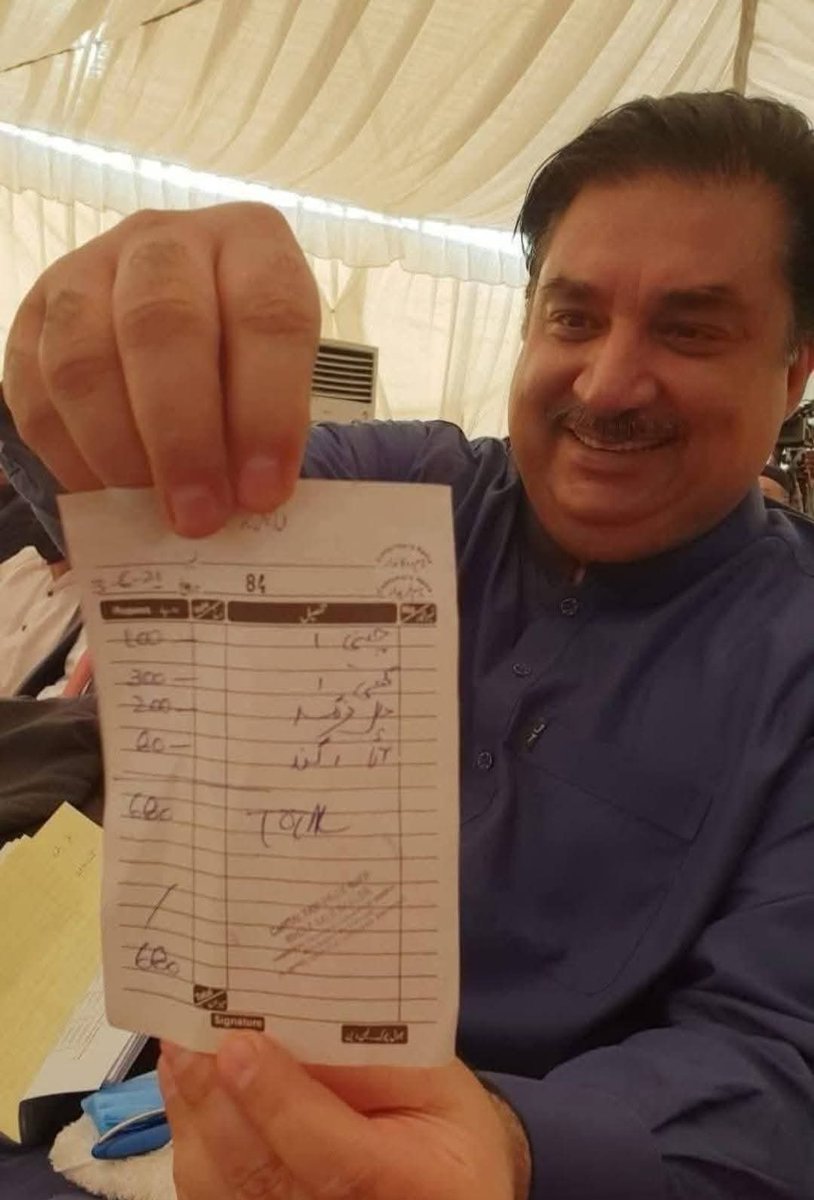 خرم دستگیر خان پٹواری مرشد عمران خان دور کی گھی،چینی،آٹا اور دال چاول کی قیمتیں دکھا کر مریم نواز اور شہباز شریف  کو ائینہ دیکھاتے ہوئے ۔۔۔😂😂😂😂