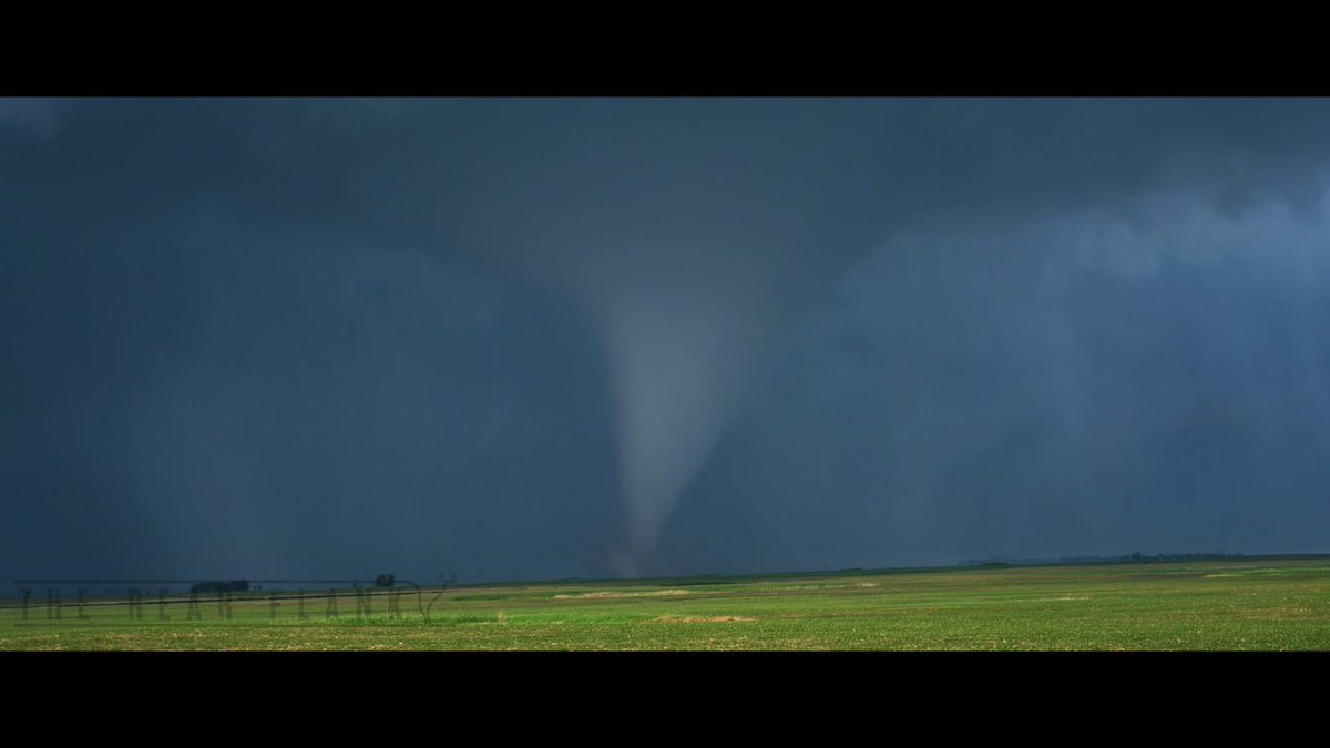 CRyanMauk's tweet image. Here's some of my favorite screengrabs from my film of the #tornadoes from 6-19/20-2025 youtu.be/4KtNwTaFLxQ?si…