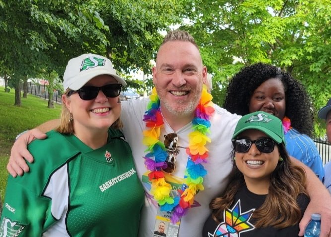 Tough losses seem a little less tough when you get to see such amazing people 🫶🏻. 

Always great to see <a href="/stadnek/">Fonzie VanDamme</a> and <a href="/SueBatesQ91/">Sue Bates</a>!!  🙌🏻

#CFLFamily