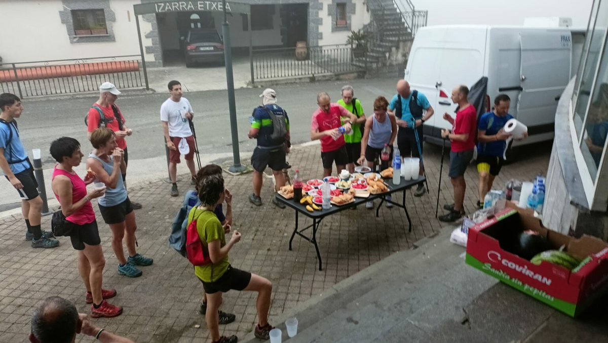 [ARGAZKIAK] Lainopeaz gozatuz egin dute Agiroko ibilaldi neurtua 140 mendizalek danbolin.eus/argazkiak-lain…