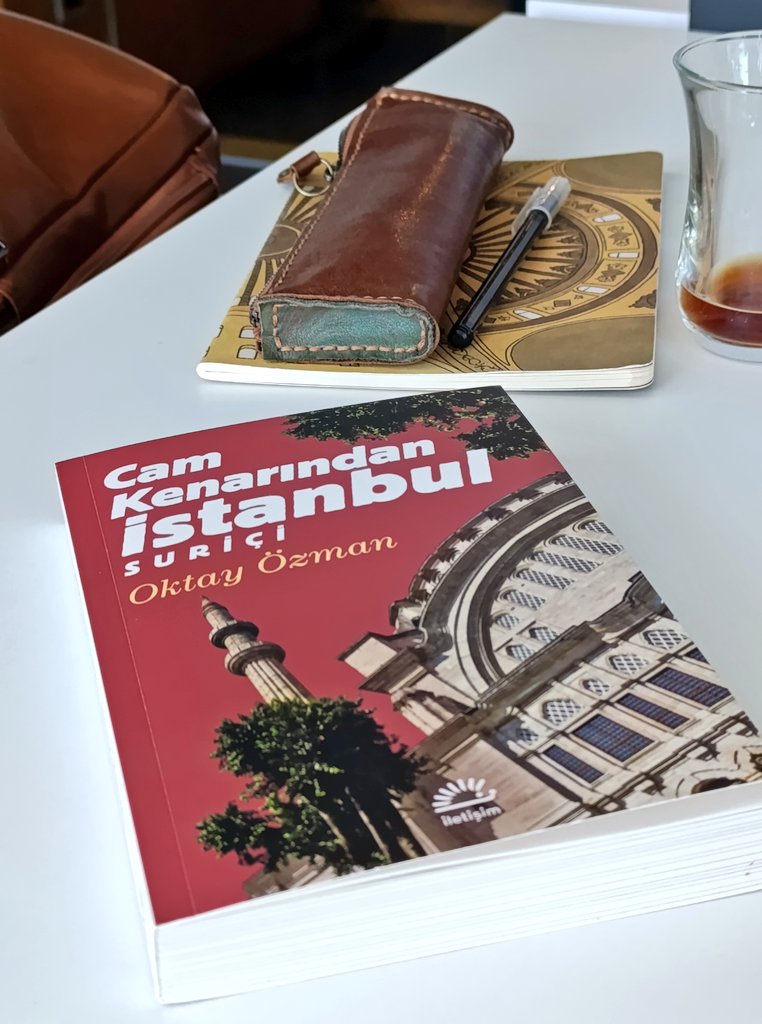 Kocamustafapaşalı okurun, Kocamustafapaşalı yazarı okuduğudur.

Şu notu düşmeliyim: İsminin hakkını sonuna kadar veren bir çalışma olmuş. Aynı güzergahları sayısız defa gezmiş, seyretmiş biri olarak, keyifle okuyorum.